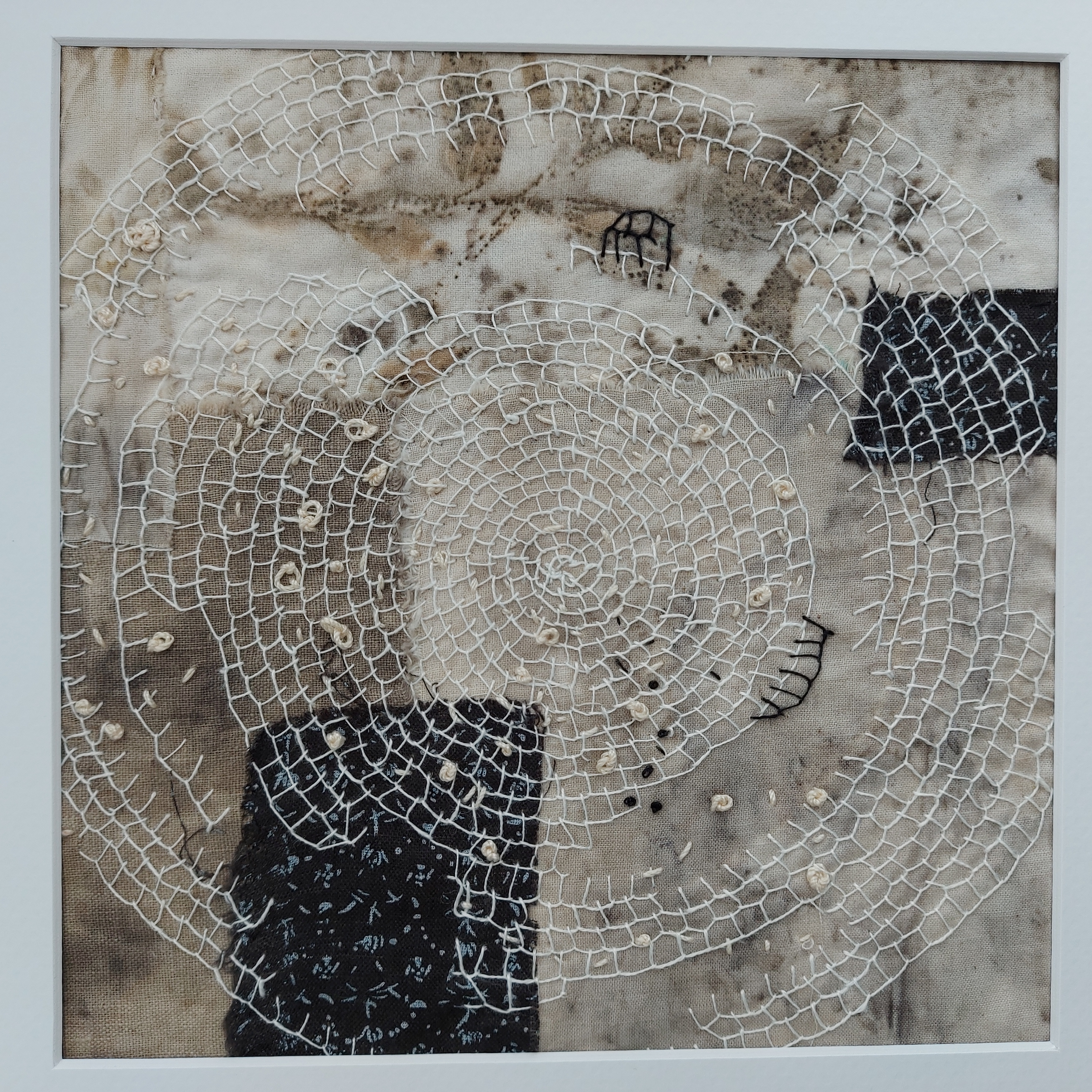 Circle of life 6 - textile artwork, photo 3