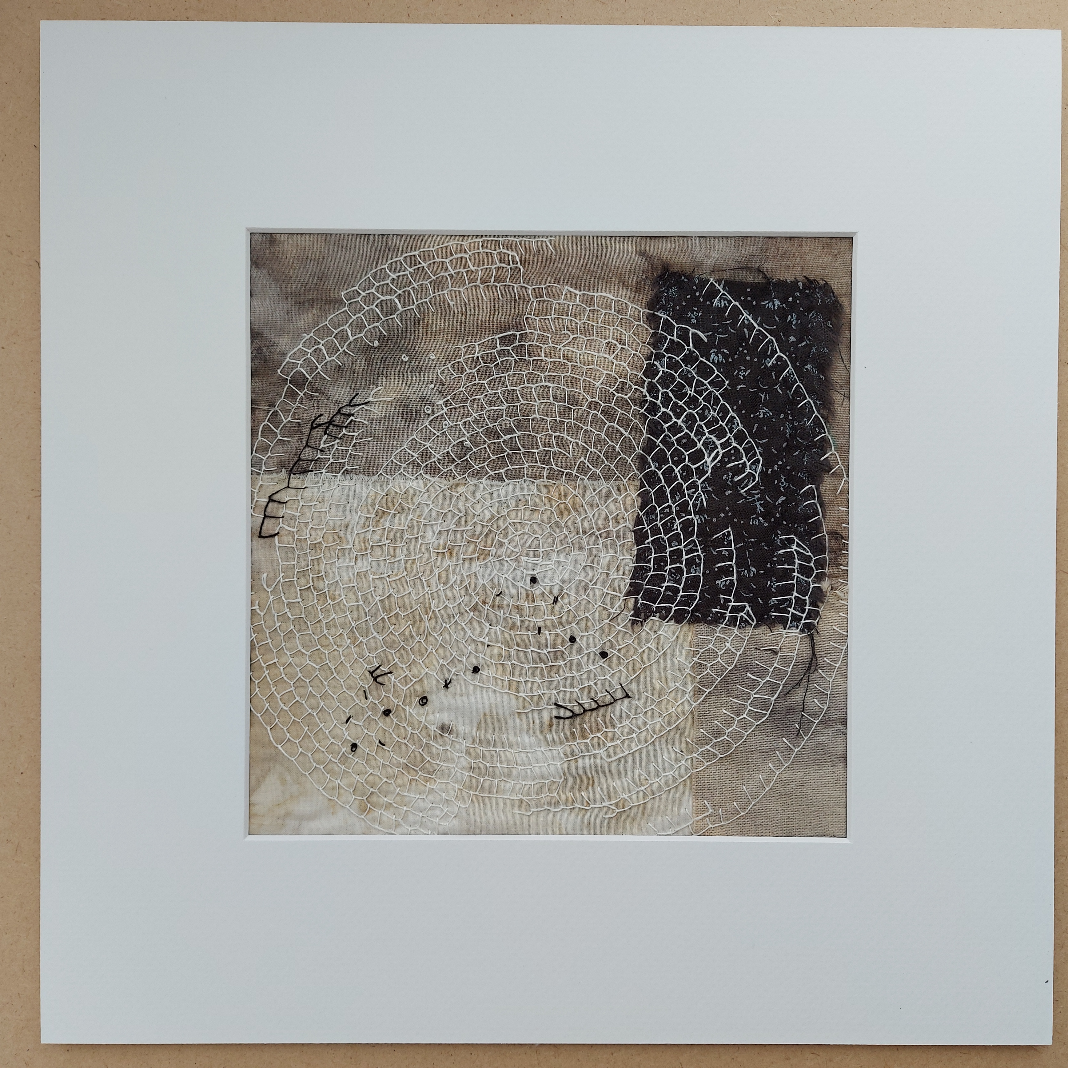 Circle of life 9 - textile artwork, photo 3