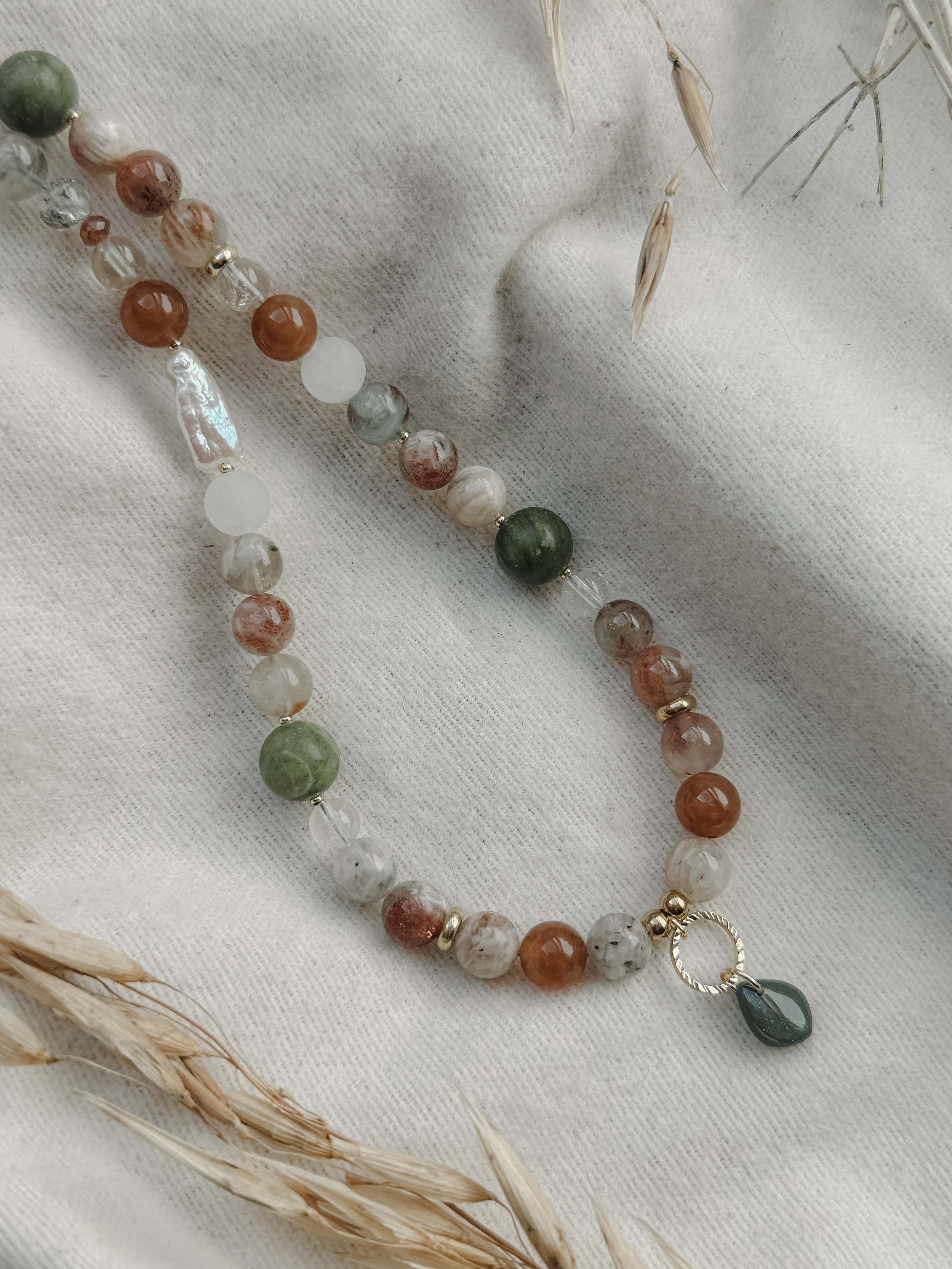 Semiprecious stones necklace with clay pendant, photo 3