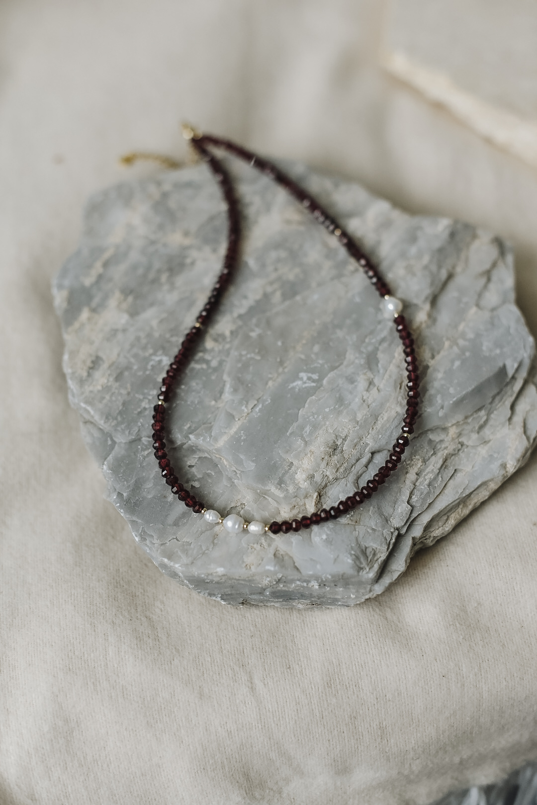 Garnet and Natural Pearls necklace