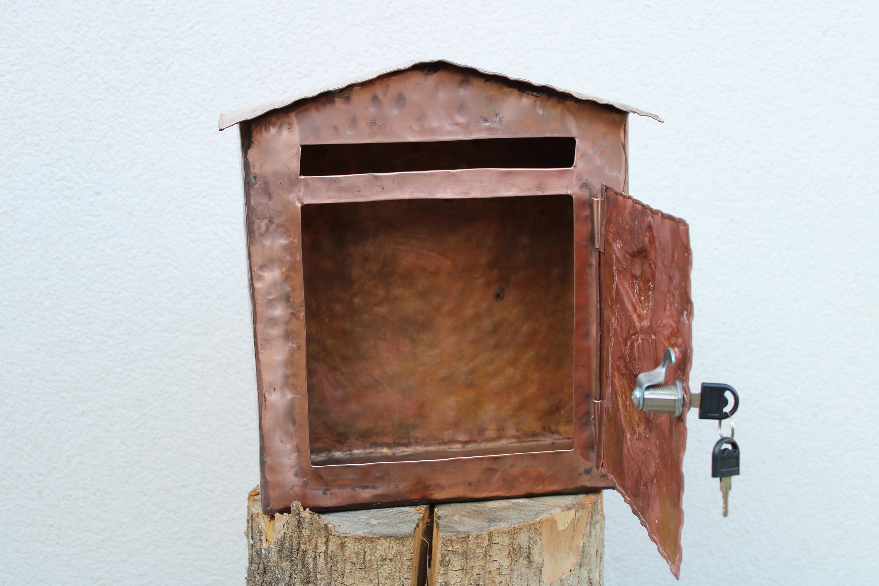 Handmade Copper Mailbox with Hand‑Chiseled Sparrows – Italian Artisan Craft, photo 5
