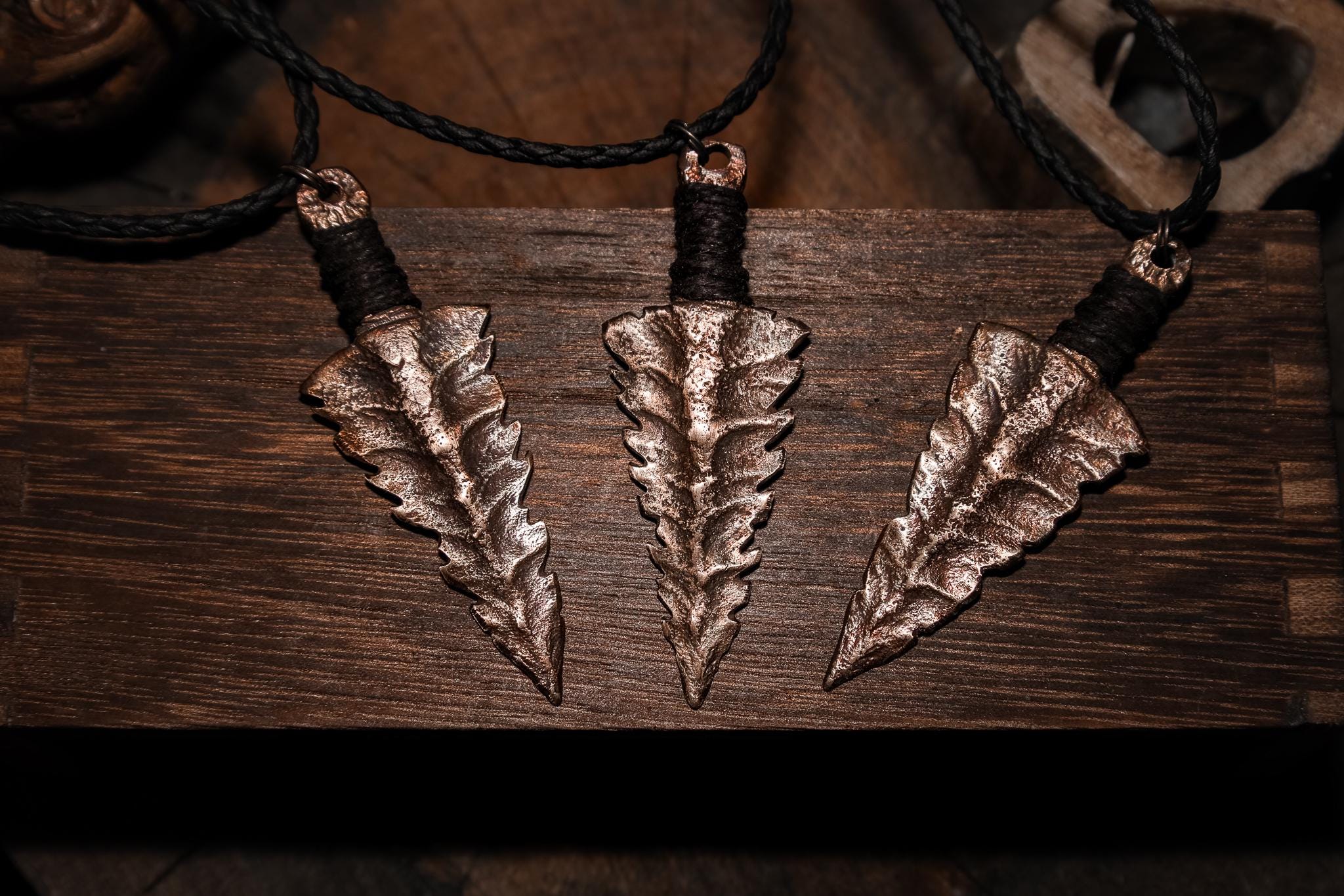 Bronze Arrowhead Talisman “Ashes”– Hand Cast Spearhead Pendant, Primal Primitive Talisman, Dark Fantasy Amulet, photo 2