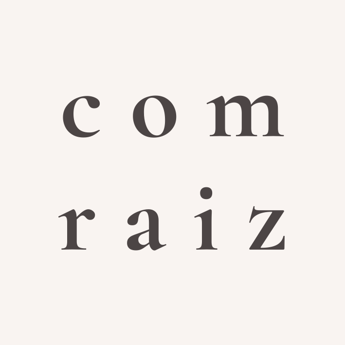 Com Raiz logo